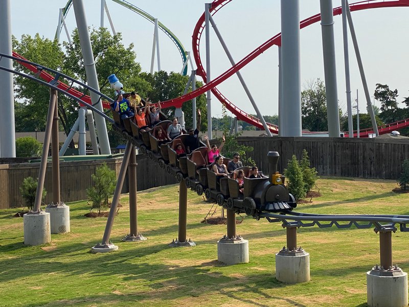 Family Guide to Carowinds: Best Rides for Kids and Parents at Carowinds