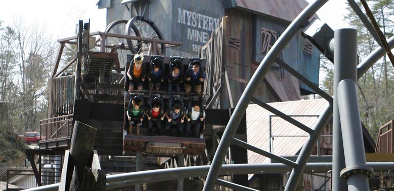 Dollywood Accessibility Guide: Wheelchair, DAS, and What to Know at Dollywood