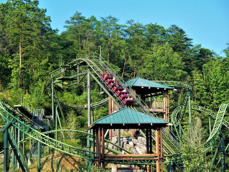 Theme Parks Near Nashville, TN: Ranked by Wait Times