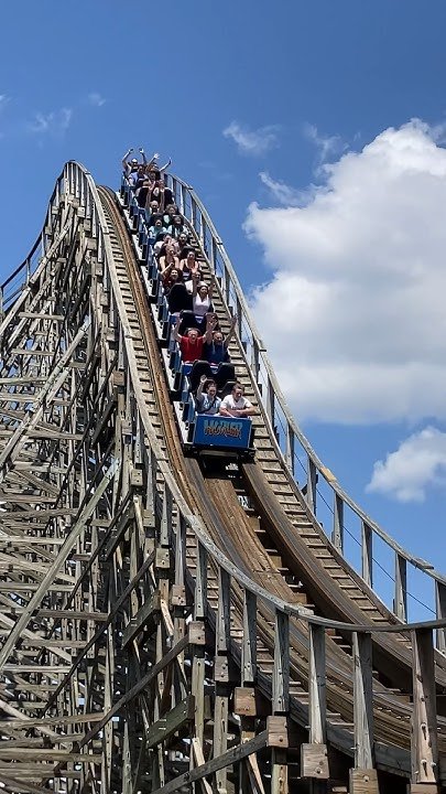 Beating the Crowds at Carowinds: When to Go and When to Ride at Carowinds